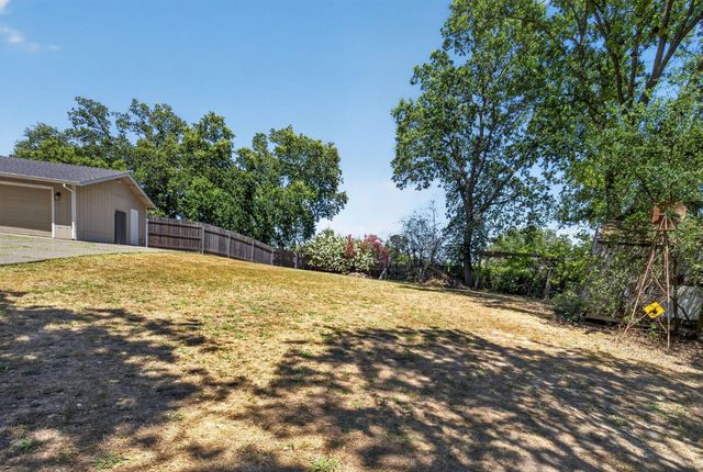 8833 Elm Ave, Orangevale, CA 95662