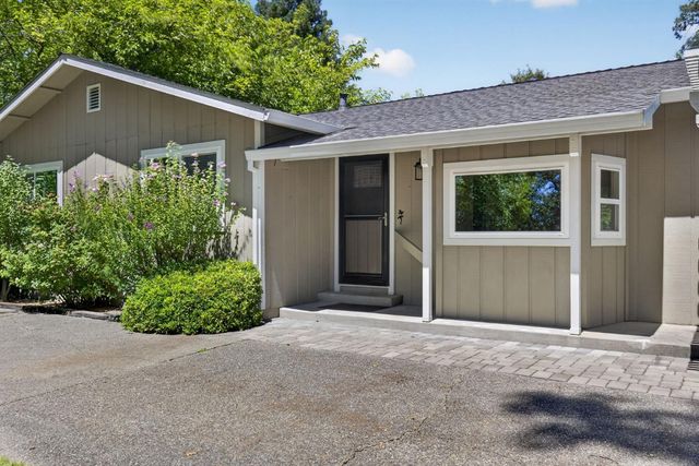 8833 Elm Ave, Orangevale, CA 95662