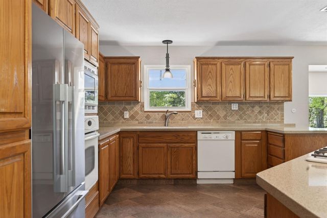 8833 Elm Ave, Orangevale, CA 95662