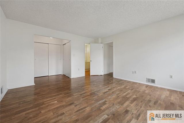 28 Wycoff Way 28, East Brunswick, NJ 08816