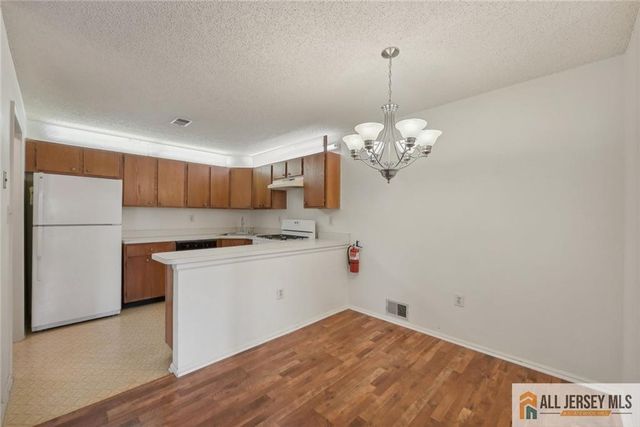 28 Wycoff Way 28, East Brunswick, NJ 08816