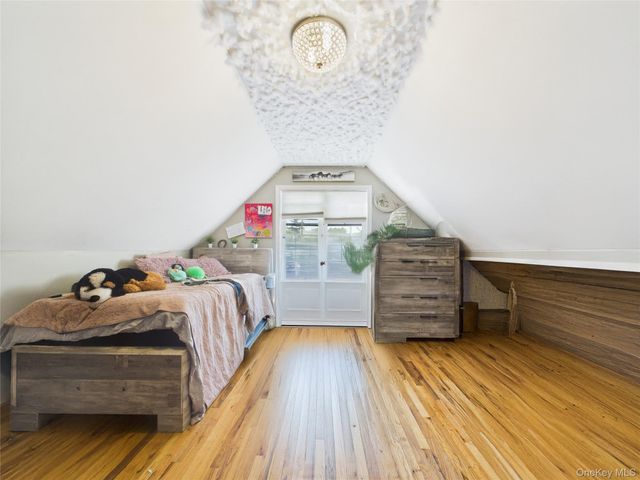 554 S 8th Street, Lindenhurst, NY 11757