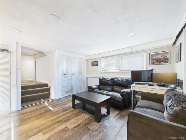 554 S 8th Street, Lindenhurst, NY 11757