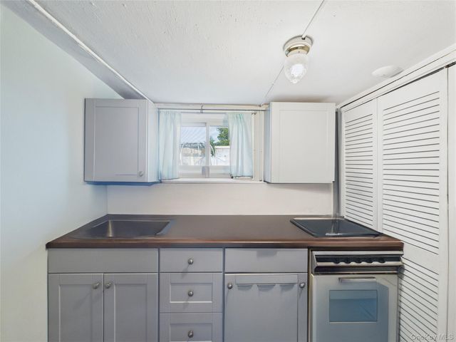 554 S 8th Street, Lindenhurst, NY 11757