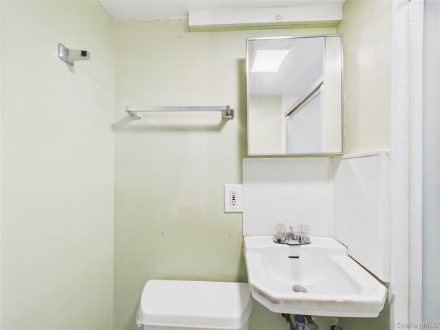 554 S 8th Street, Lindenhurst, NY 11757