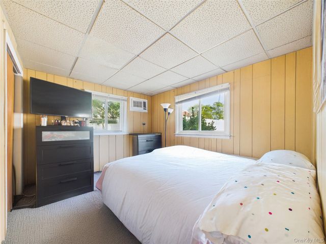 554 S 8th Street, Lindenhurst, NY 11757