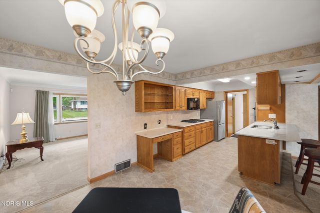 2328 Kneer Drive, Toledo, OH 43614