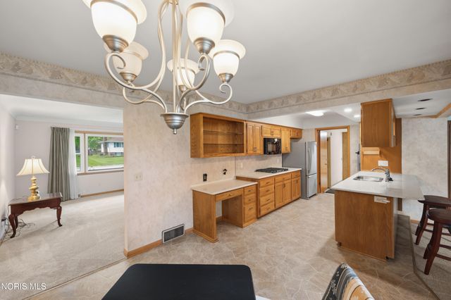 2328 Kneer Drive, Toledo, OH 43614