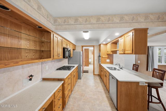2328 Kneer Drive, Toledo, OH 43614