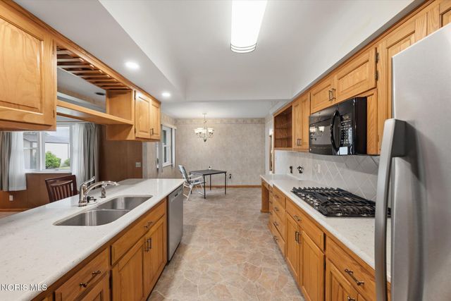 2328 Kneer Drive, Toledo, OH 43614
