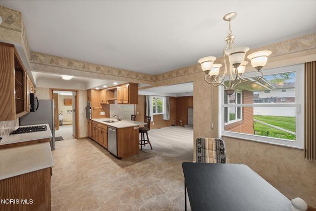 2328 Kneer Drive, Toledo, OH 43614