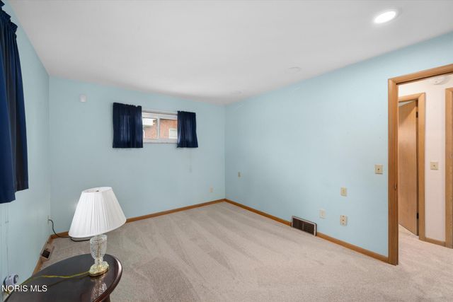 2328 Kneer Drive, Toledo, OH 43614