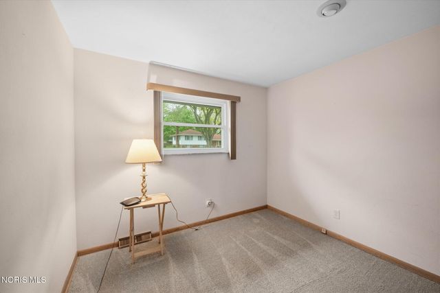 2328 Kneer Drive, Toledo, OH 43614