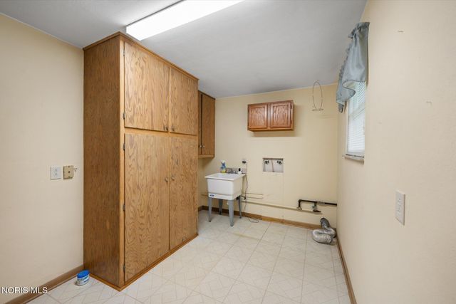 2328 Kneer Drive, Toledo, OH 43614