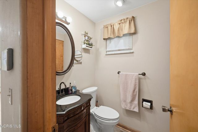 2328 Kneer Drive, Toledo, OH 43614