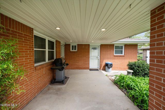 2328 Kneer Drive, Toledo, OH 43614