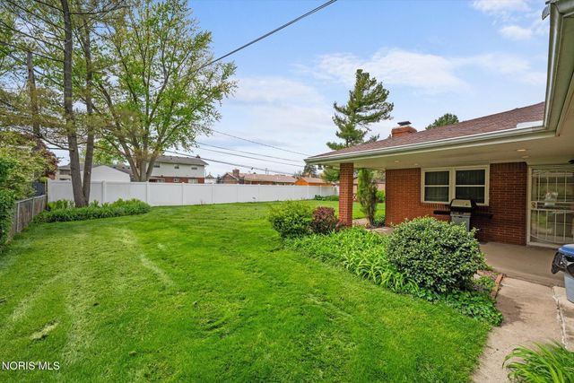 2328 Kneer Drive, Toledo, OH 43614
