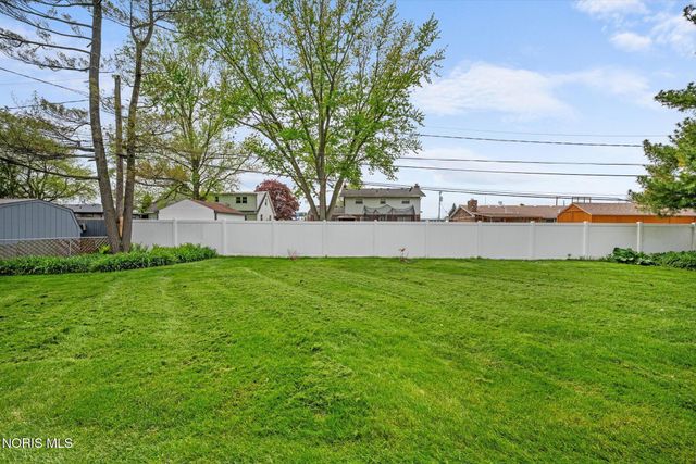 2328 Kneer Drive, Toledo, OH 43614