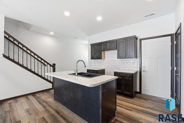 9211 W Ark Pl Place, Sioux Falls, SD 57106