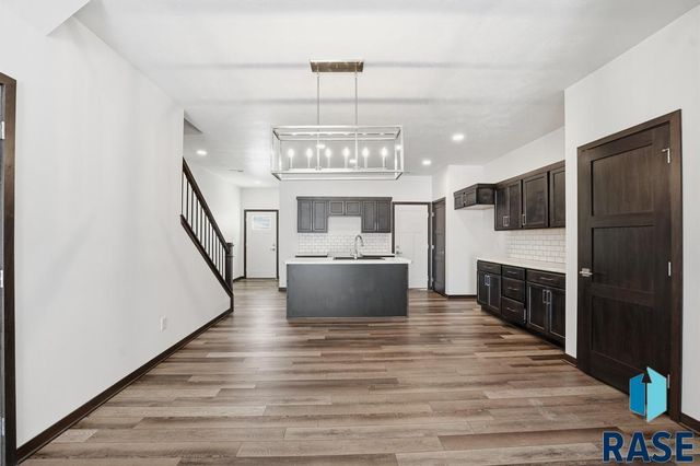 9211 W Ark Pl Place, Sioux Falls, SD 57106