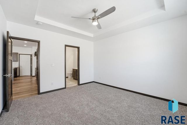 9211 W Ark Pl Place, Sioux Falls, SD 57106