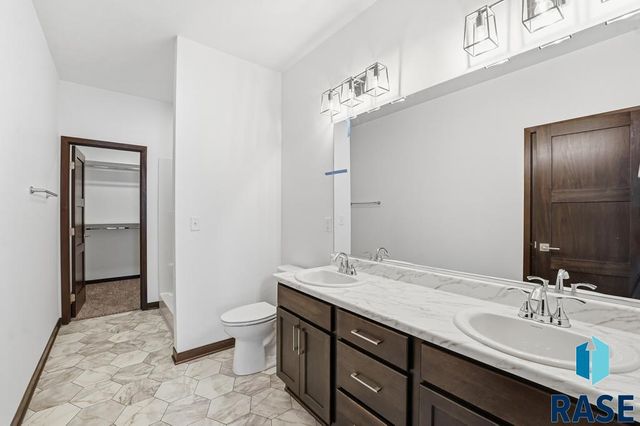 9211 W Ark Pl Place, Sioux Falls, SD 57106