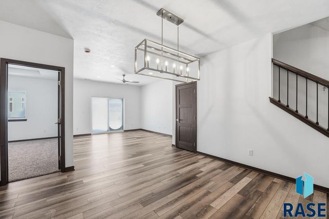 9211 W Ark Pl Place, Sioux Falls, SD 57106