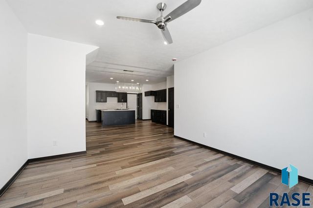 9211 W Ark Pl Place, Sioux Falls, SD 57106