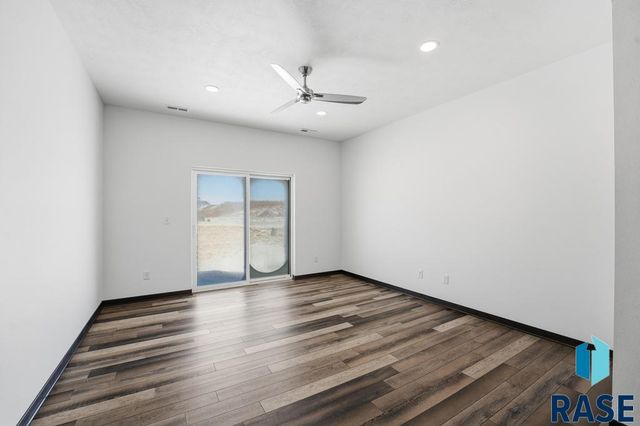 9211 W Ark Pl Place, Sioux Falls, SD 57106