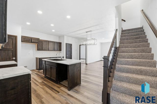 9211 W Ark Pl Place, Sioux Falls, SD 57106