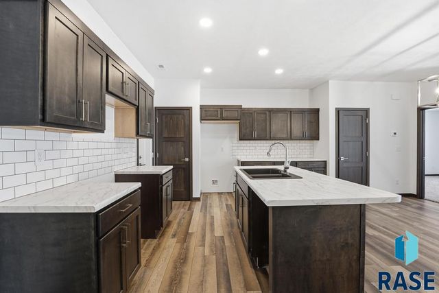 9211 W Ark Pl Place, Sioux Falls, SD 57106