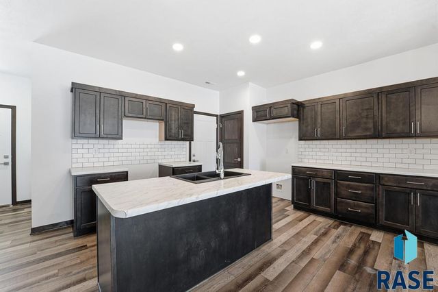 9211 W Ark Pl Place, Sioux Falls, SD 57106