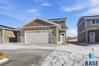 9211 W Ark Pl Place, Sioux Falls, SD 57106
