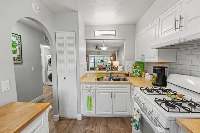 1195 MISSION HILLS BOULEVARD 37C, Clearwater, FL 33759