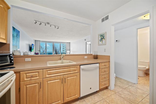 3725 S Ocean Dr 1212, Hollywood, FL 33019