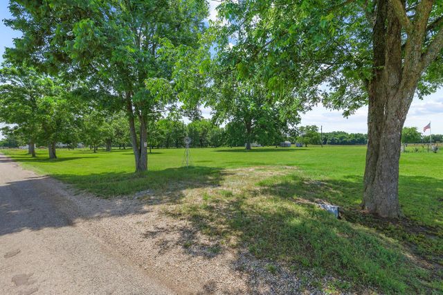 652 County Road 2850, Honey Grove, TX 75446