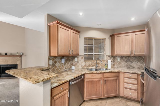 3845 E GREENWAY Road 211, Phoenix, AZ 85032