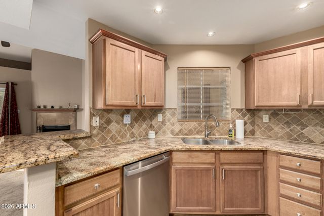 3845 E GREENWAY Road 211, Phoenix, AZ 85032