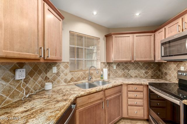 3845 E GREENWAY Road 211, Phoenix, AZ 85032