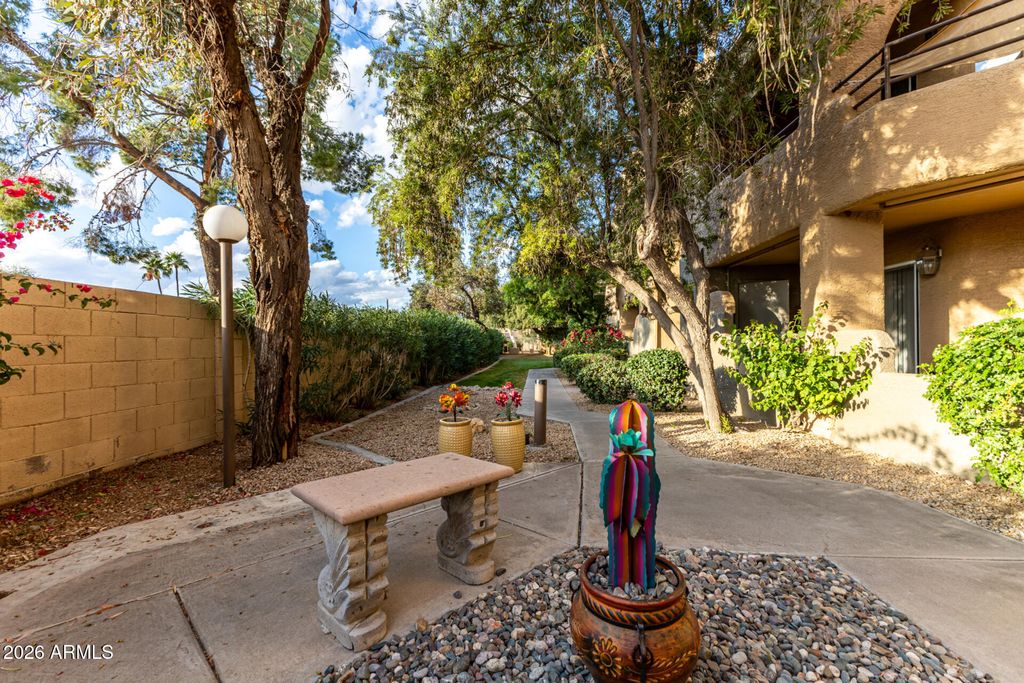 3845 E GREENWAY Road 211, Phoenix, AZ 85032