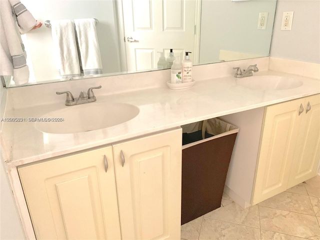 3245 NE 184th St 13403, Aventura, FL 33160