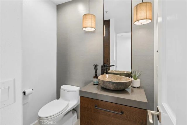 401 Seaward 6, Corona Del Mar, CA 92625