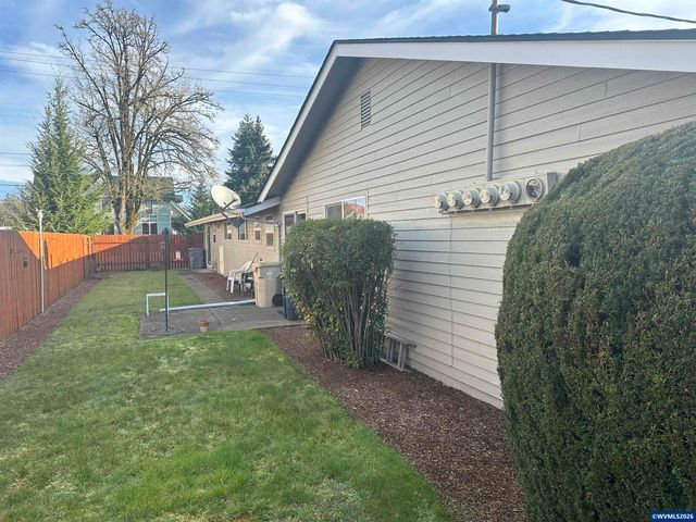 329 SE Washington St, Dallas, OR 97338