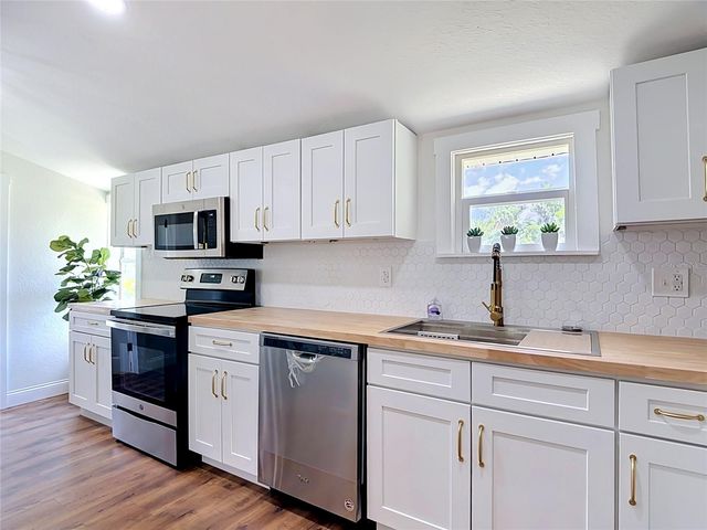 445 W HOOKER STREET, Bartow, FL 33830