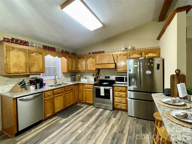 1676 Plyler Lake Road, Gastonia, NC 28054