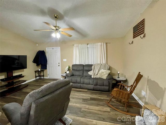 1676 Plyler Lake Road, Gastonia, NC 28054