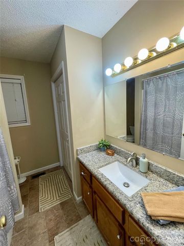 1676 Plyler Lake Road, Gastonia, NC 28054