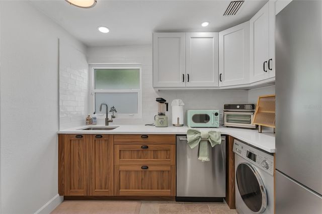 3295 57TH STREET N, St Petersburg, FL 33710