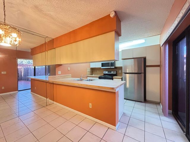 1701 S CORAL Terrace 1701, North Lauderdale, FL 33068
