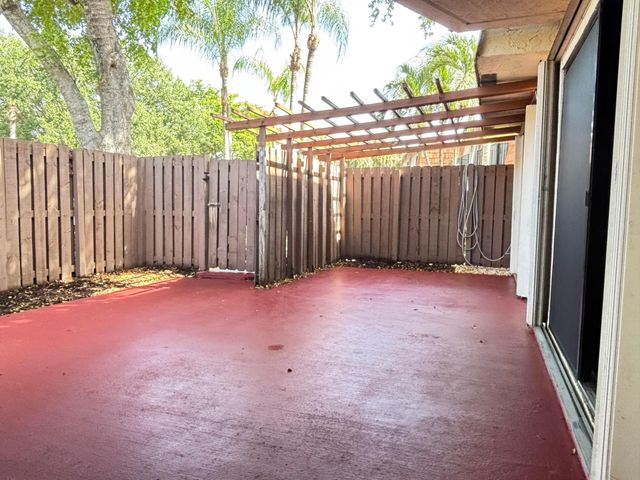 1701 S CORAL Terrace 1701, North Lauderdale, FL 33068